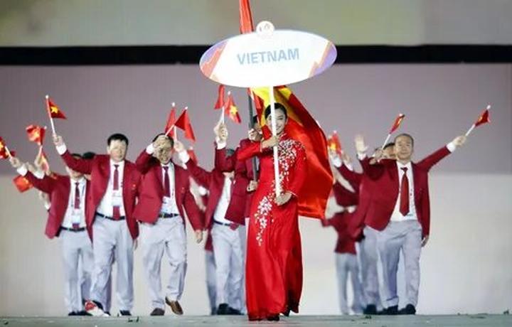 Các nhà khoa học phân tích - Cảm hứng video marketing từ Hotspot Matrix_ứng dụng chỉnh sửa video miễn phí